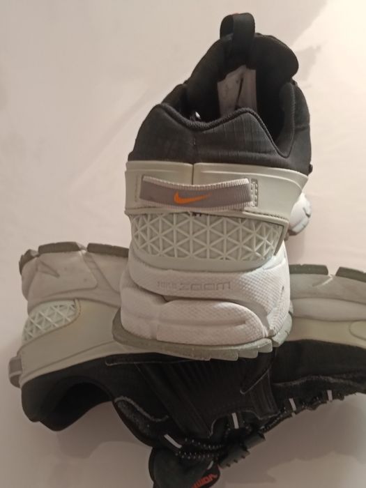 Tenis/ sapataria Nike 42 Zoom Vomero Roam