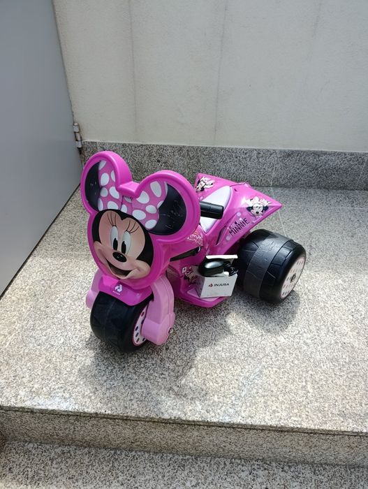 Mota a bateria  de menina