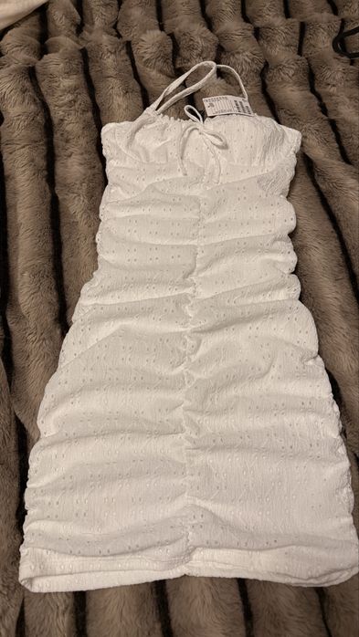 Biale topy i sukienka na wystep lub na codzien