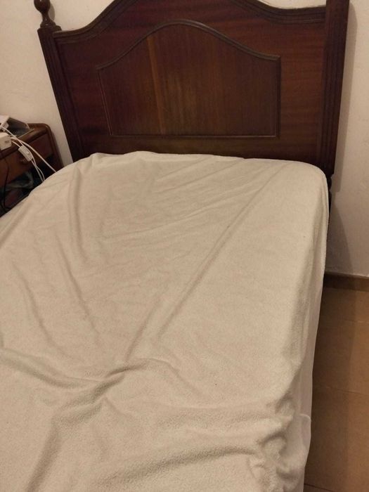 Cama de solteiro  em bom estado