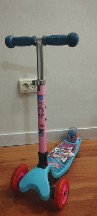 Продам  самокат для девочек
