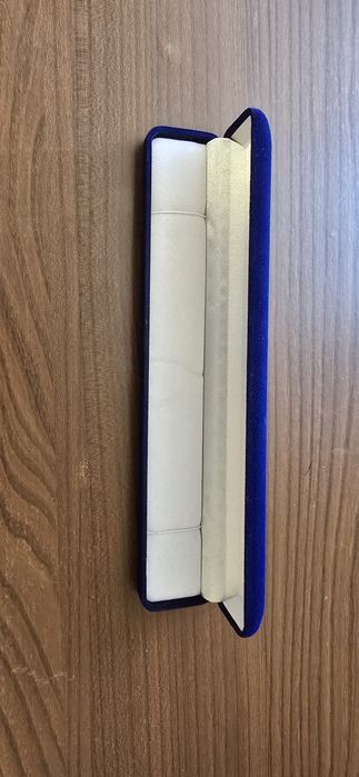 Синя оксамитова коробочка під ювелірні прикраси