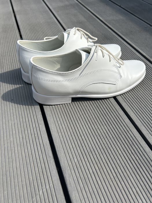 Buty komunijne  chlopiec r 35 białe