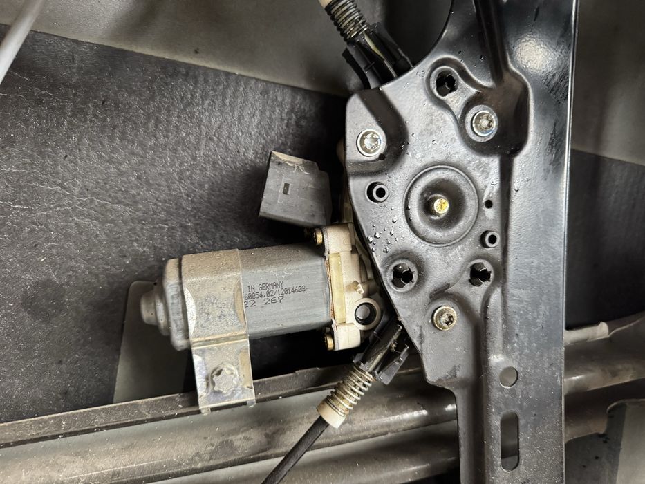 BMW E60 Дверка/склопідйомник/скло/замок/ручка БМВ Е60