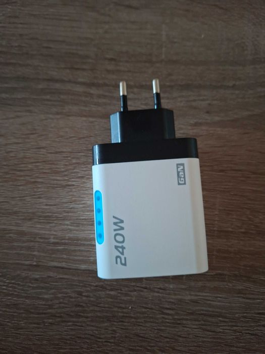 Szybka ładowarka 240W   5 porty do telefonów