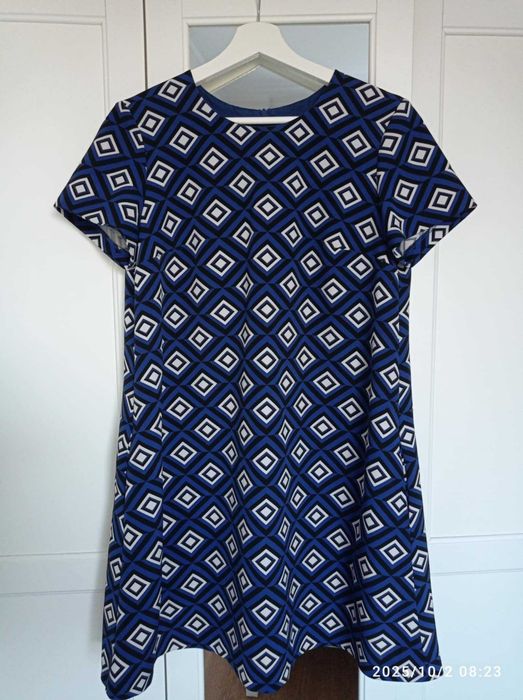 Elegancka sukienka biurowa geometryczny wzór classy to office formal dress printed Bialcon M