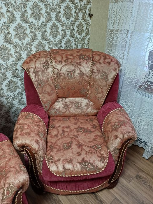 Диван у вітальню