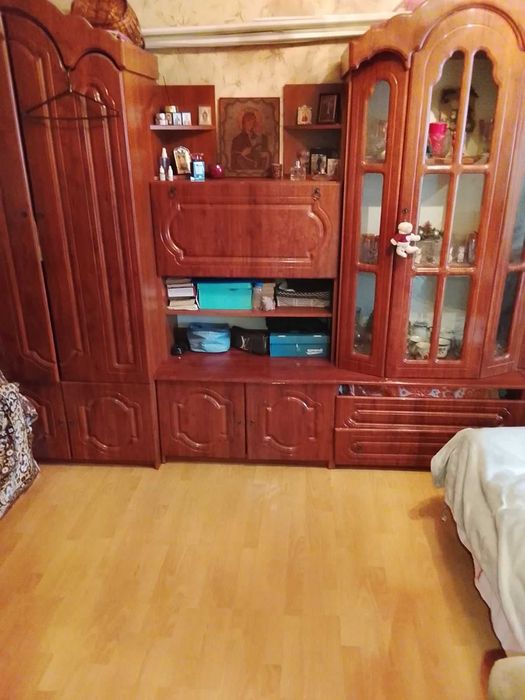 Продам 2 кімнатну( роздільні ходи)   Курбаса 9 45\26\7 пов 9\9п