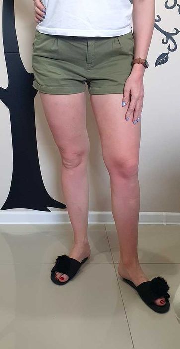 Spodenki damskie krótkie Bershka zielone rozm. 38