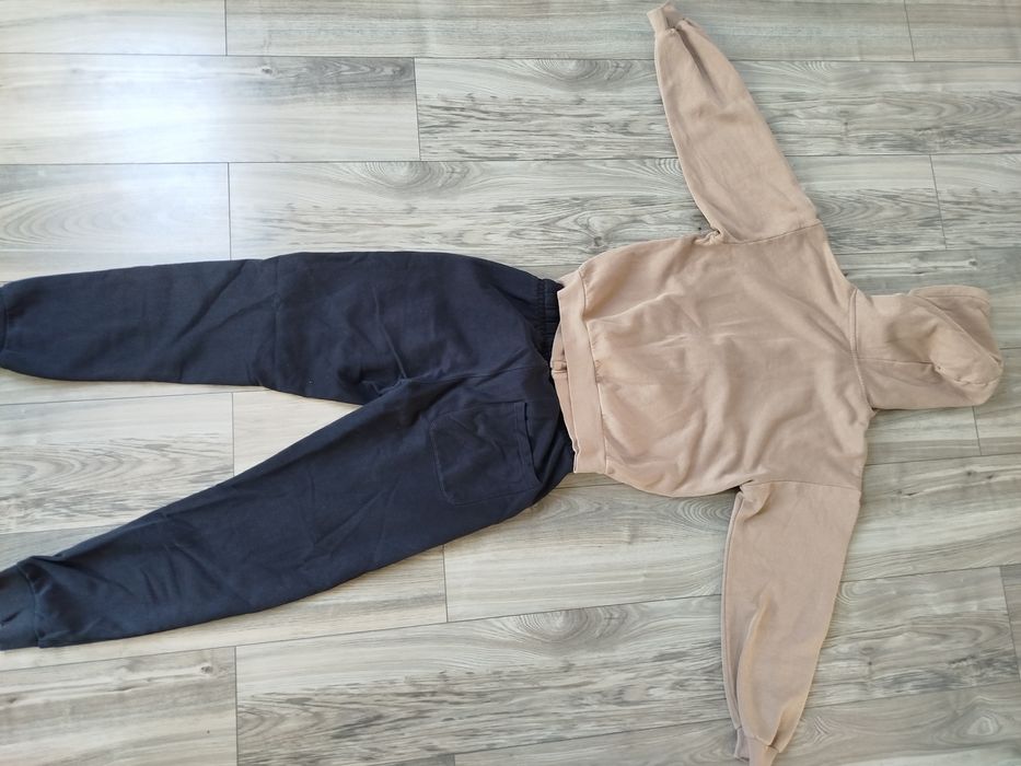 Bluza 146-152 oraz spodnie dresowe