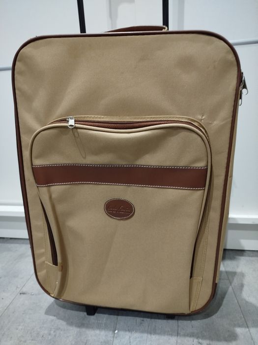 Carla Faustini walizka.