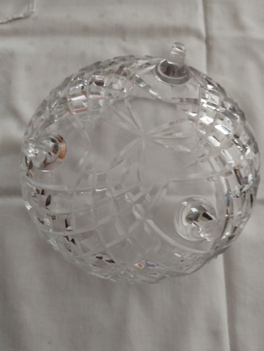 Naczynie krysztalowe na nóżkach