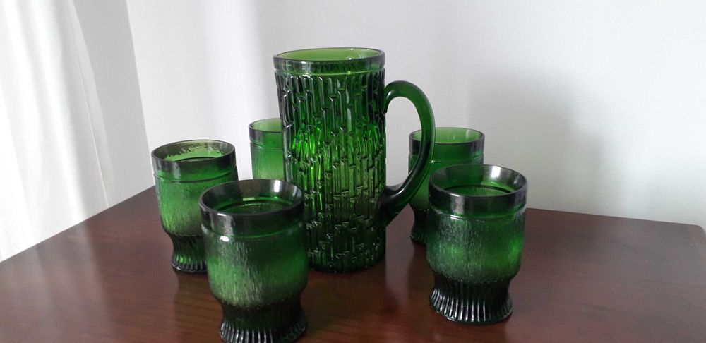 Conjunto copos (5) e jarro verdes