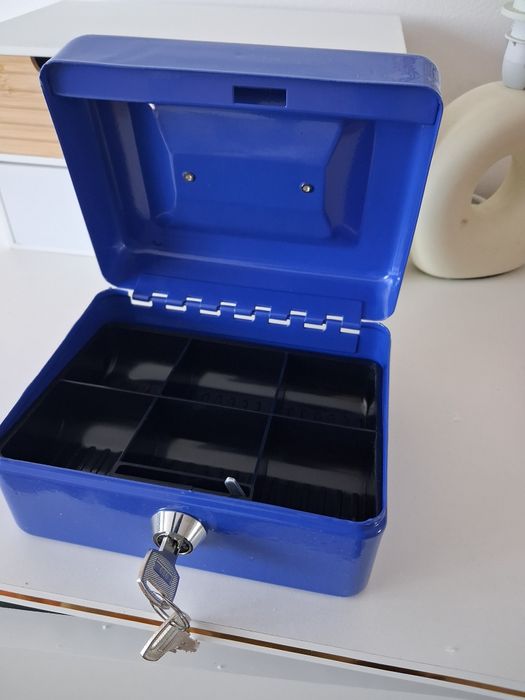 Skrzynia na klucz zamykana