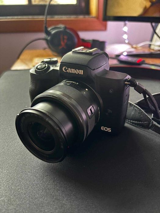 Canon M50 + Lente Canon 15-45mm + extras
