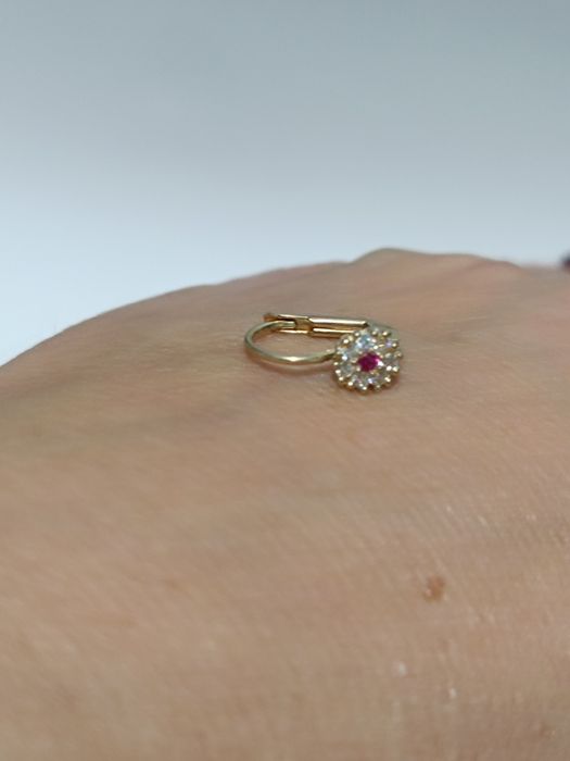 Złote kolczyki kwiatek z różowym oczkiem, złoto 333