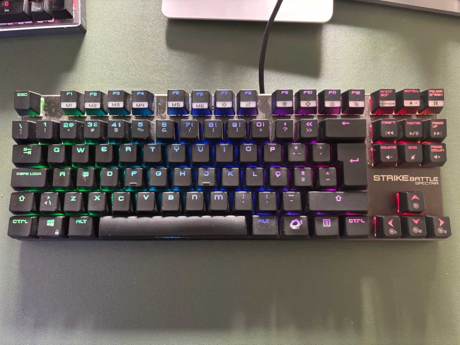Teclado mecânico STRIKE BATTLE SPECTRA Cherry MX Red