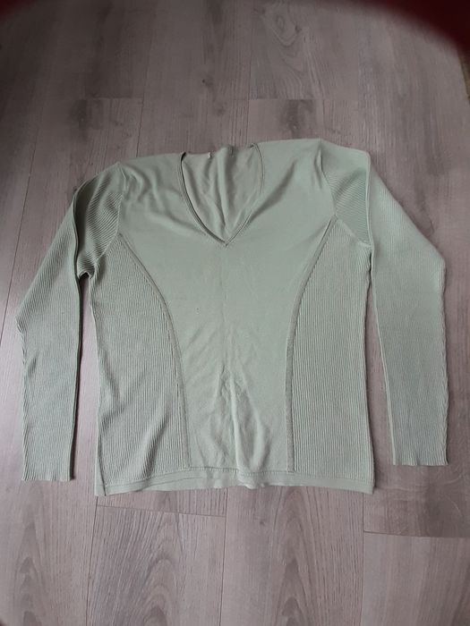 Sweter damski w szpic.