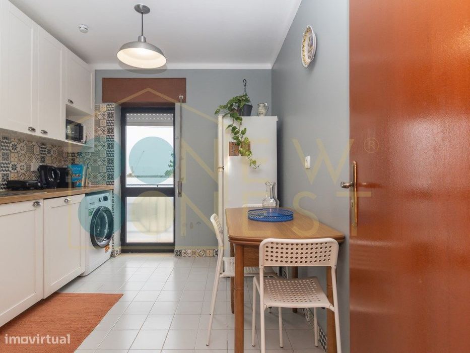 Apartamento T2 em Vila Maria - Semi-Renovado e Mobilado