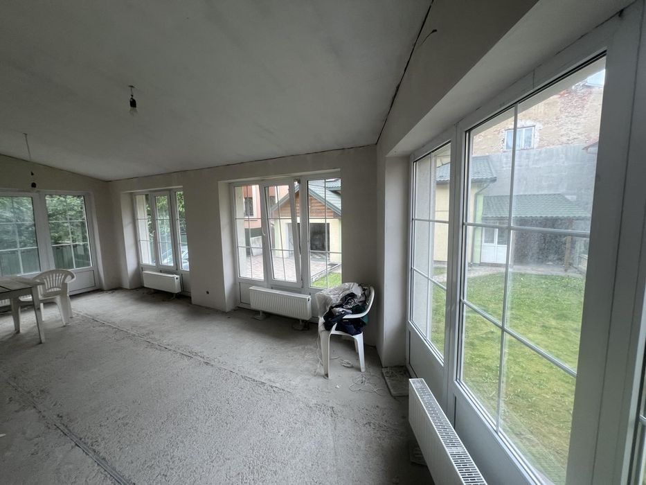 Продається будинок в центрі міста