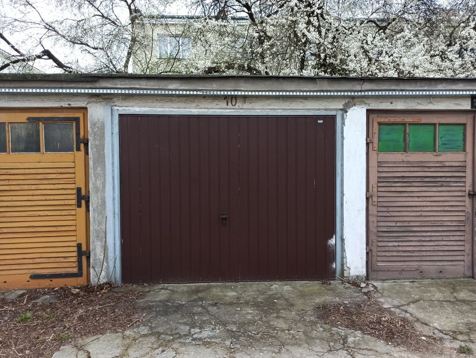 Garaż w kompleksie na Żwirki i Wigury