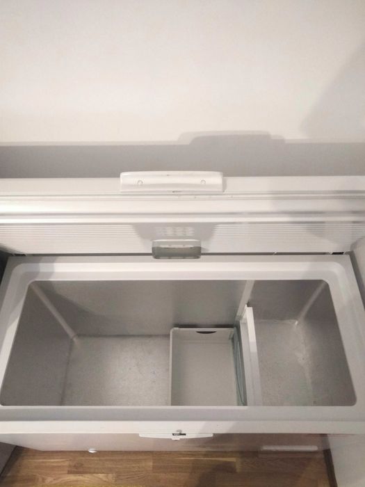 Продам морозильну камеру-ларь.