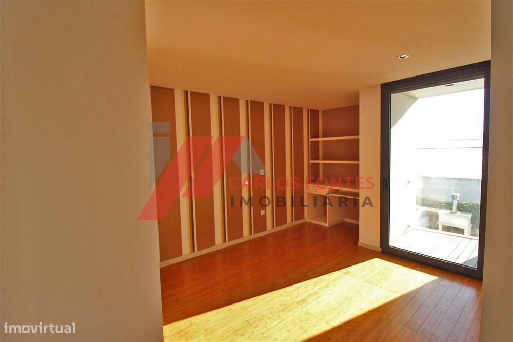 Excelente moradia com piscina para arrendamento!!