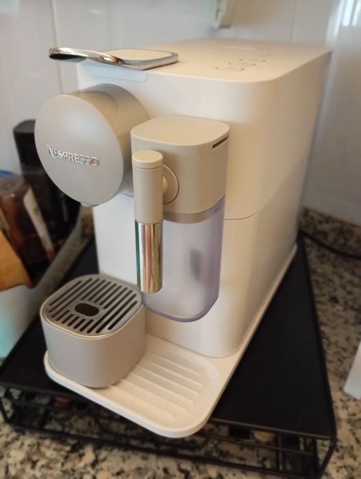 Máquina de Café Nespresso Delonghi
