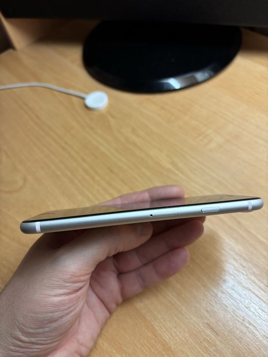 iPhone SE 2020 64GB White / Neverlock