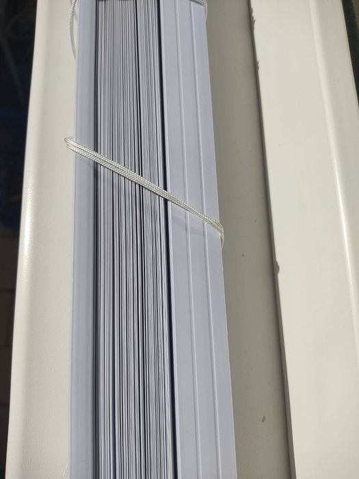 Горизонтальні пластикові жалюзі білі /світло-сірі/ 55 на 130/65 на 140