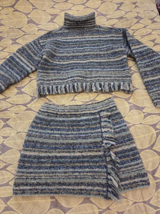 Комплект Zara: укорочений светр-гольф + спідниця