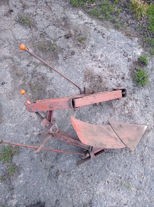 Продам плужка к мотоблоку на одну точку можно и к мототрактор