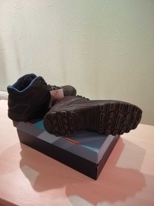 Продам мужские демисезонные ботинки OUTVENTURE черные