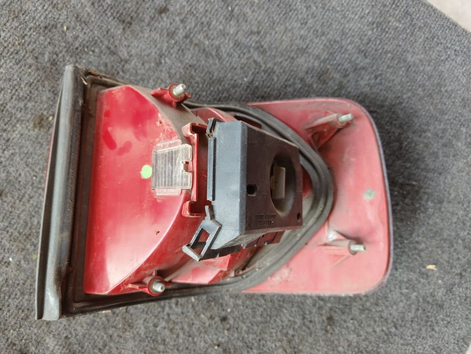 Lampa tył audi 80 B3 sedan