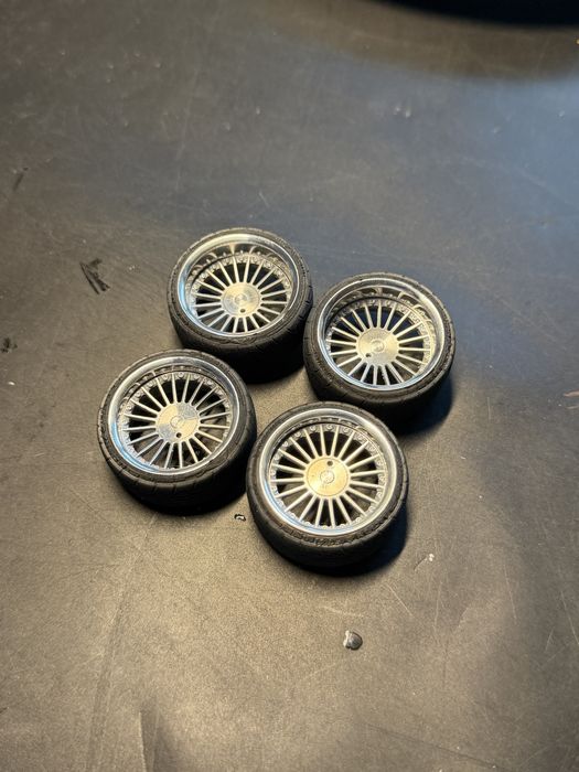 1:18 koła aluminowe gumowe opony