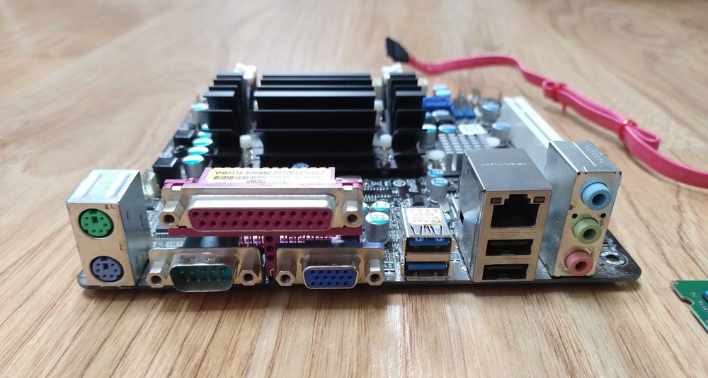 Płyta główna z procesorem ASRock AD2700B-ITX Intel Atom 2.1 GHz 4GB RAM mini-ITX all-in-one