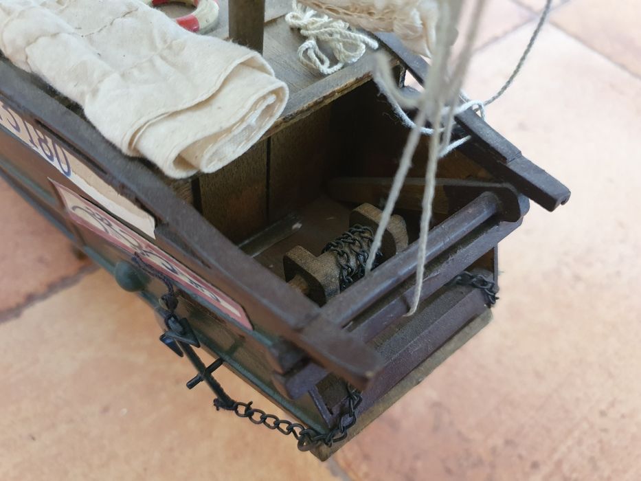 Miniature Boat427809617269248004