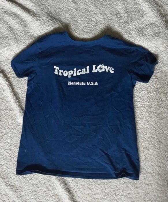 granatowy t-shirt z nadrukiem