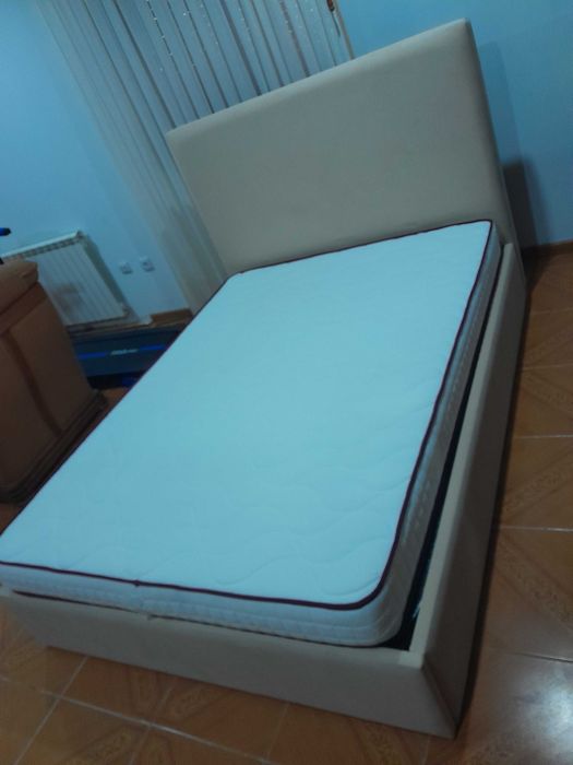 Cama semi nova em ótimo estado