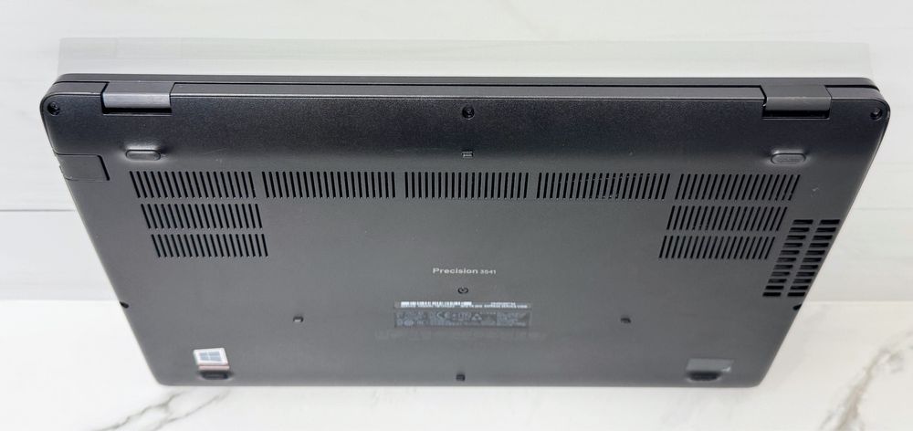 Dell Precision 3541 15.6"HD|Xeon E-2276M|8GB|128SSD|P620|АКБ 0%