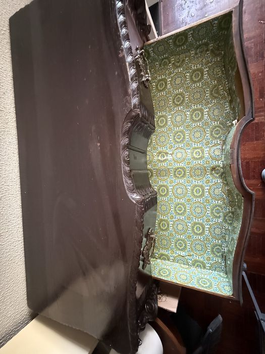 Cómoda e mesas de cabeceir antiga em madeira maciça – excelente estado