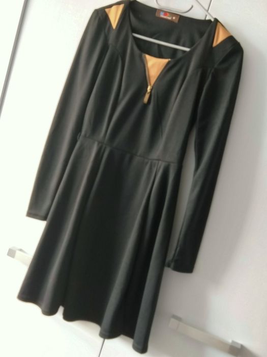 Sukienka czarna codziena i elegancka r M taliowana rozkloszowana