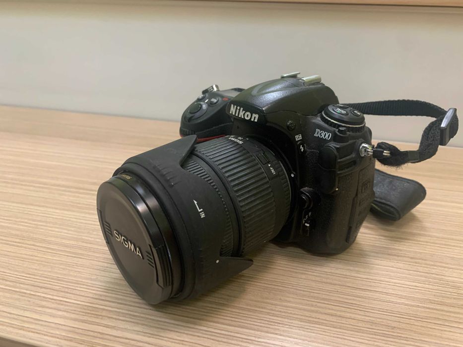 Nikon D300 body, дзеркальний фотоапарат