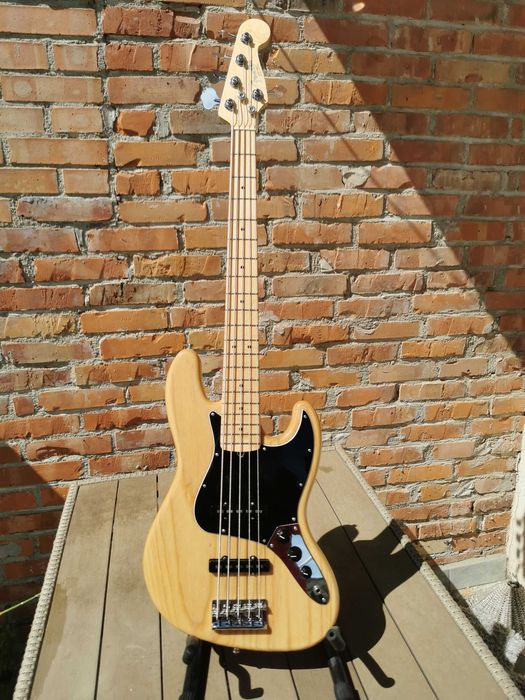 Gitara basowa FENDER American Pro Jazz Bass V