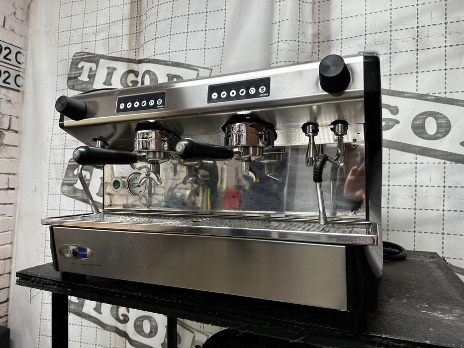 Кавоварка професійна двопостова Reneka Viva кавомашина кофеварка