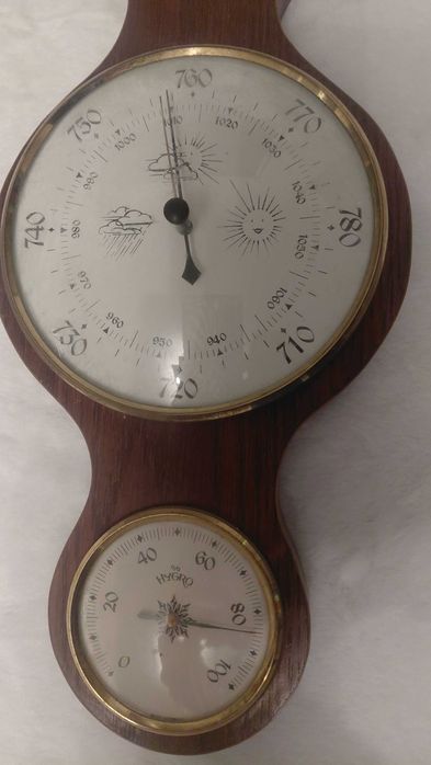 Barómetro e Termómetro Estação  Meteorológica Antiga