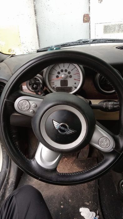 Mini sem documentos mas tudo em dia de resto!