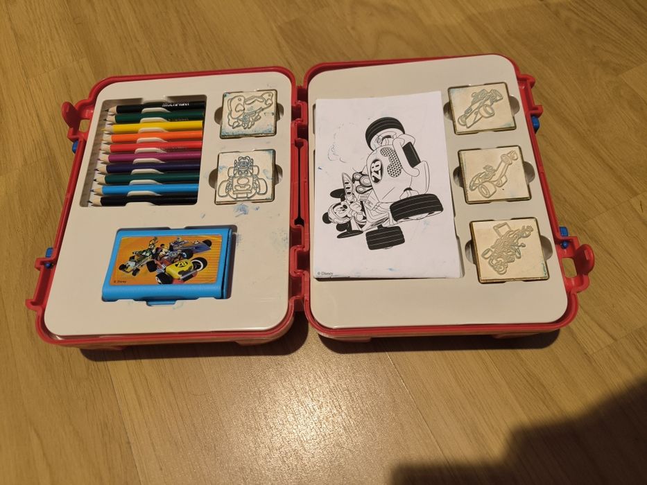 Malinha para criança com lápis e carimbos