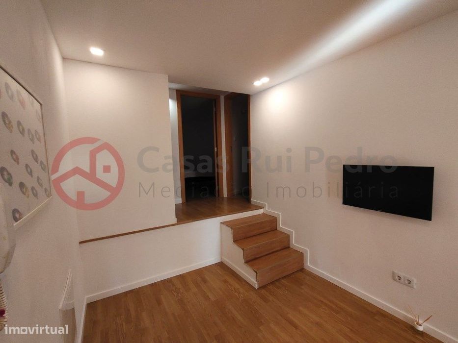 Apartamento T1+3 com 126,30m², Excelente Potencial no Barreiro