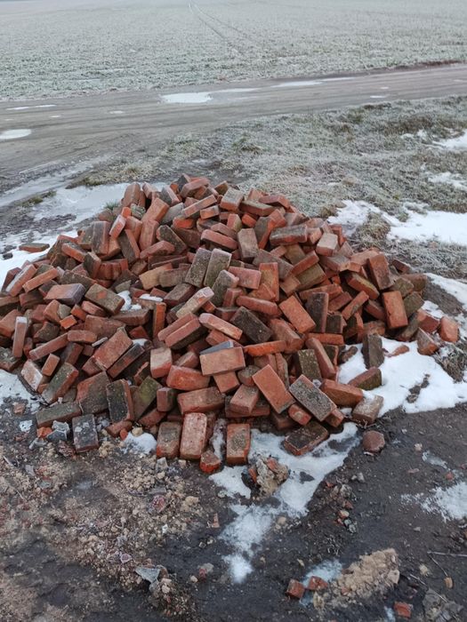 Stara cegła z rozbiórki